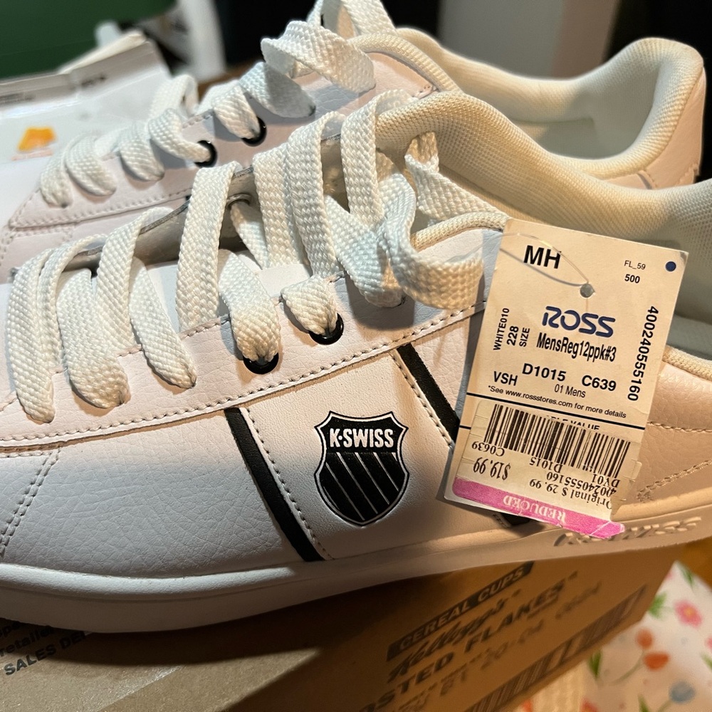 NWT, never been worn, K-Swiss Men’s tennis shoes, Size 11
